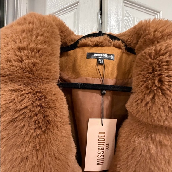 Missguided + Tan Teddy Jacket with Faux Fur Trim - Picture 2 of 2